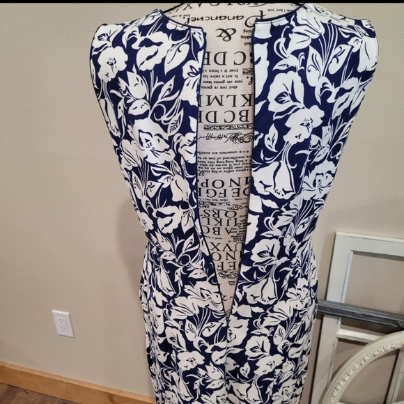 Lands' End Women SZ 10P Ponte Knit blue & white floral sheath sleeveless pockets - Picture 8 of 12